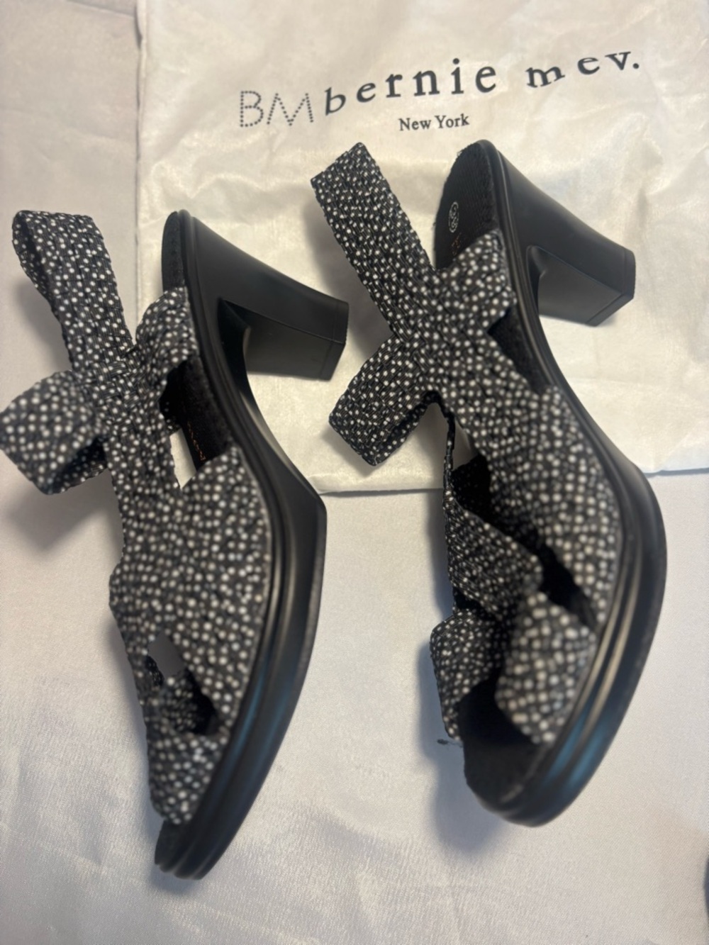 bernie mev. Black White Speckled Slip-on Heels Size 39 (8) New - Picture 6 of 7